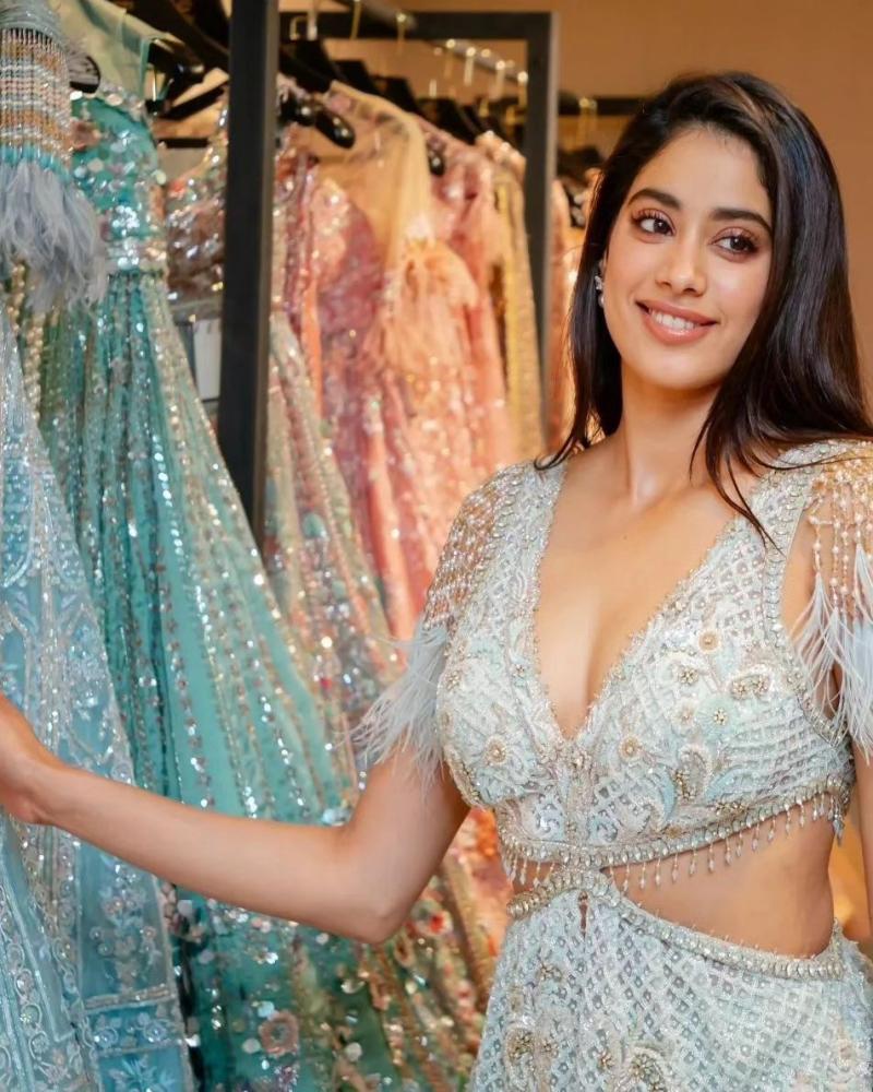 janhvi-kapoor-hot-photos